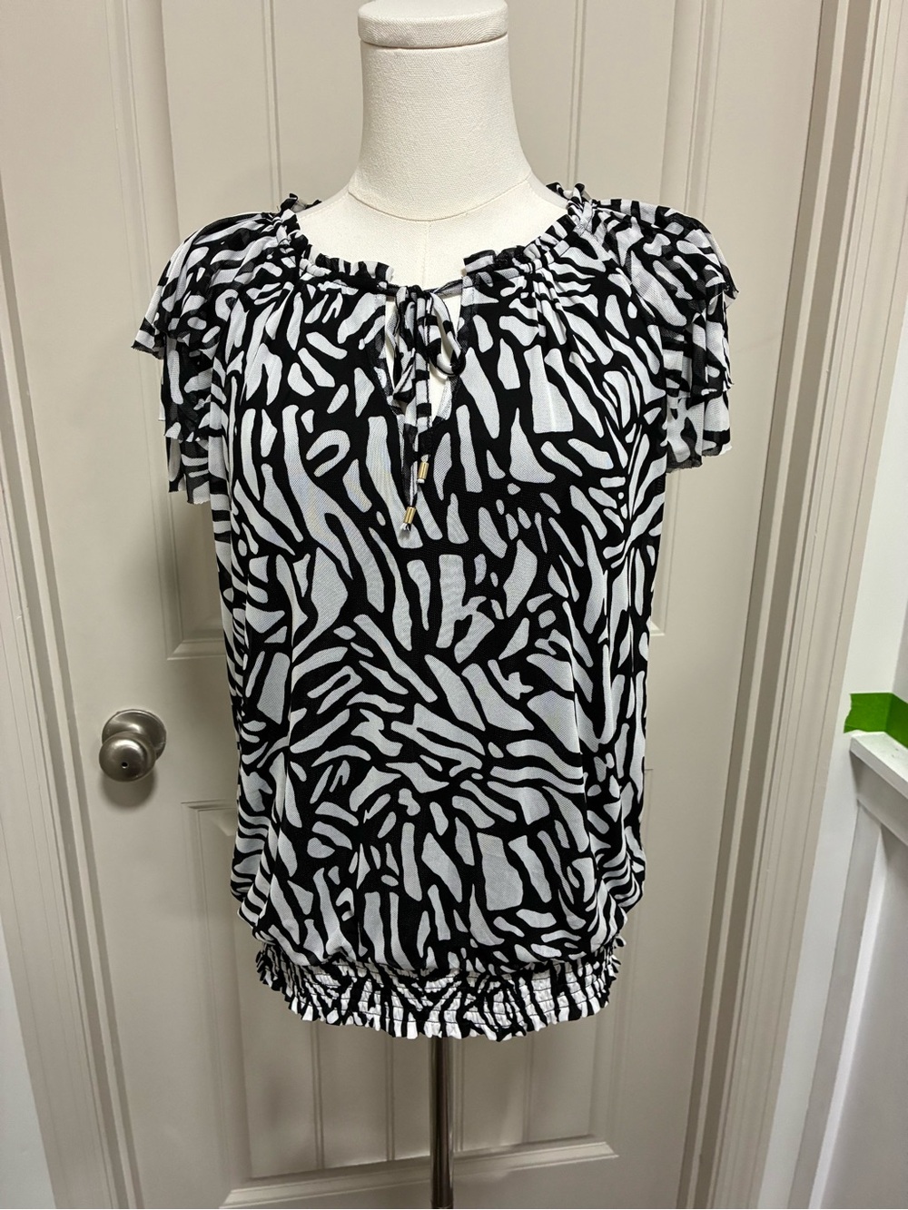 Harper Black and White Abstract Print Short Sleeve Blouse